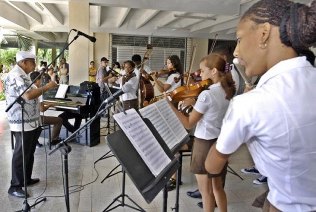 The hostile blockade policy limits the island’s potential to obtain materials and supplies vital to arts education. Photo: Jose M. Correa