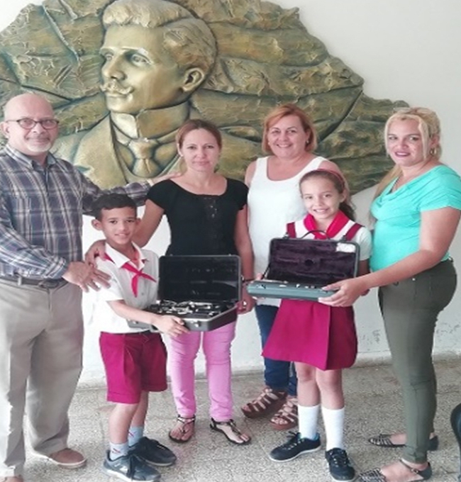 Eduard Pelaez and Lidiana Perez receive their donated clarinets in Camagüey