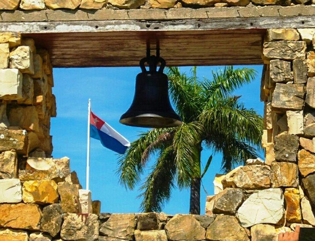 captioThe famous bell at the La Demajagua sugar mill, Manzanillo, eastern Cuban